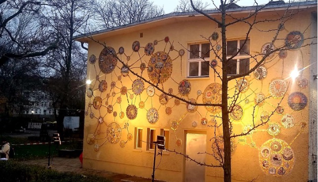Fertigstellung Mosaik-Brücke
